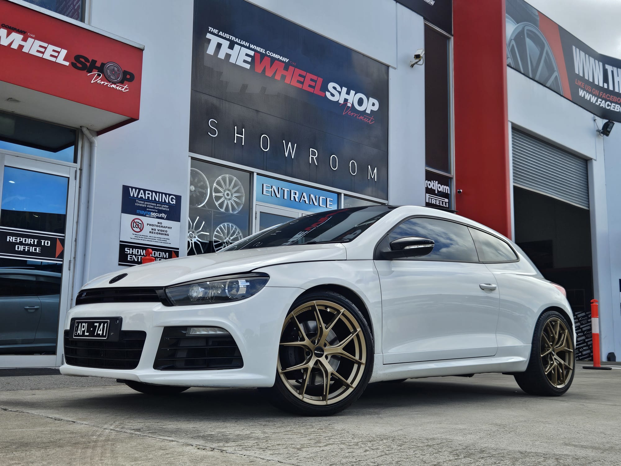 VOLKSWAGEN SCIROCCO WITH HUSSLA WHEELS |  | VW